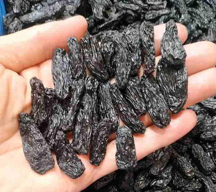تصویر 2 از کشمش سیاه مویز با طعم شیرین و بافت گوشتی